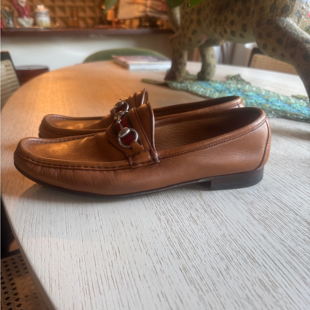 Gucci Tan Leather Loafers with Red and Green Accents - Picture 3 of 9